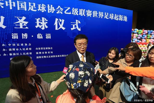 43岁斯塔德迈尔转行当警察，追逐童年梦想再创人生辉煌